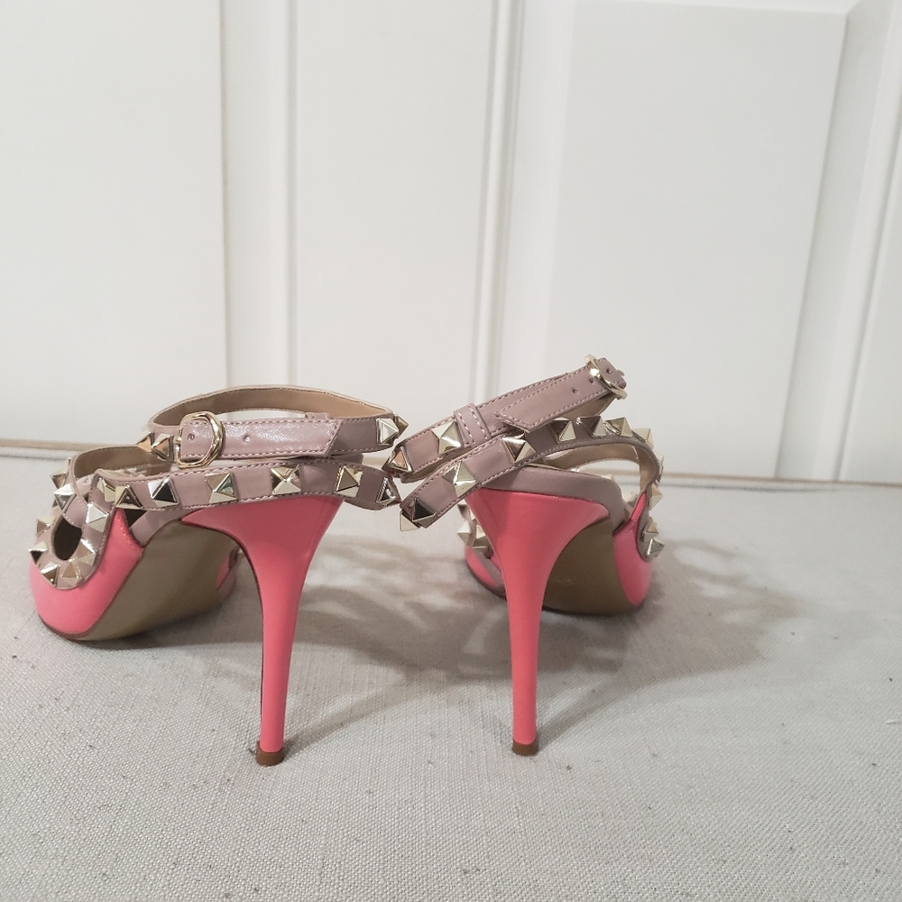 Kaitlyn Pan Rockstud Pink Leather Pointed-Toe Heels - Picture 5 of 13